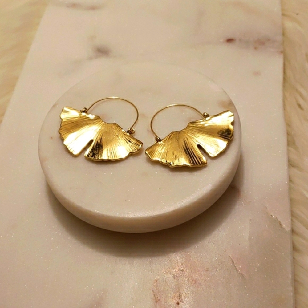 New Gynkgo Leaf 🍃 Gold Hoop Earrings - Picture 3 of 5